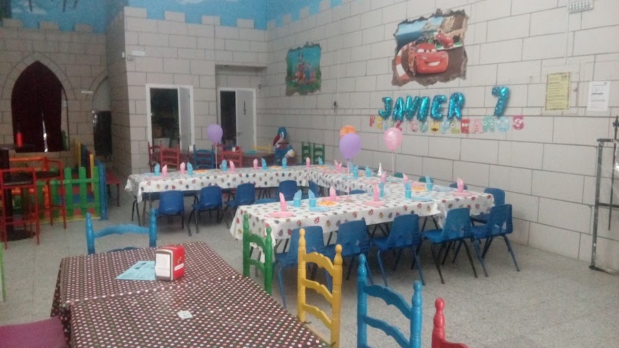 Bar Pizzería pizbur y parque de bolas