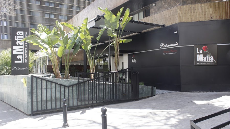 La Mafia se sienta a la mesa