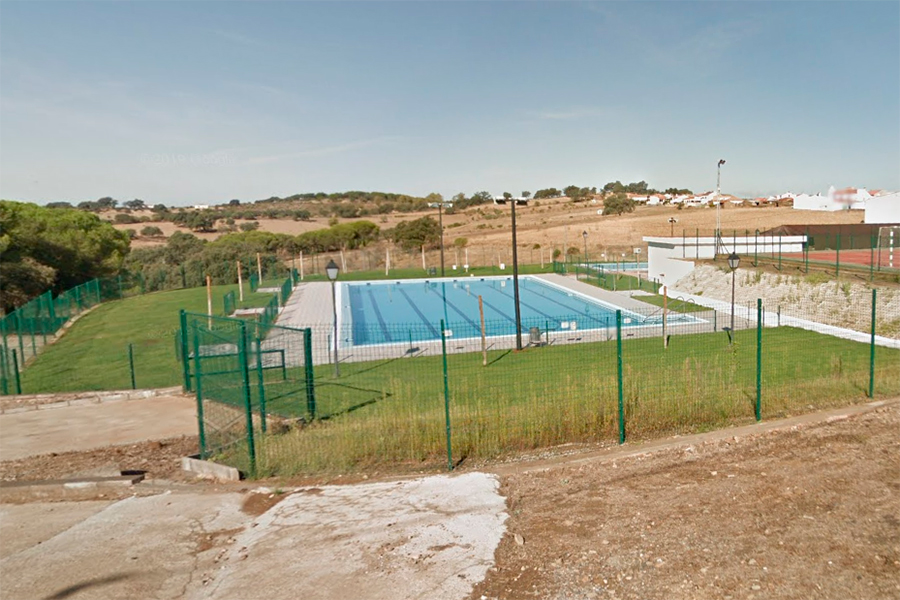 Piscina municipal e instalaciones de zona de usos múltiples de El Madroño
